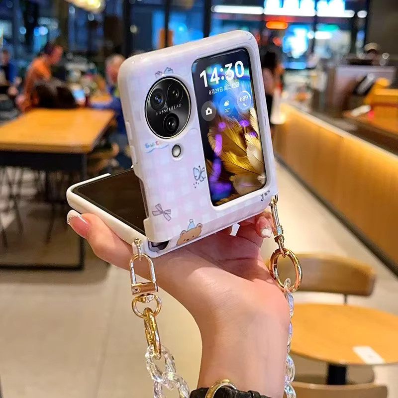 Handyhülle für Oppo Find N3 Flip und Oppo Find N2 Flip aus rosa Leder mit Gittermuster und glitzernder Kristallkette - Bild 4