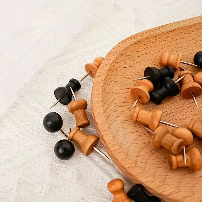 Kreatives Reißzwecken-Set aus Holz mit 10 Stück für Korktafel, Filztafel und DIY-Bastelprojekte - Bild 2