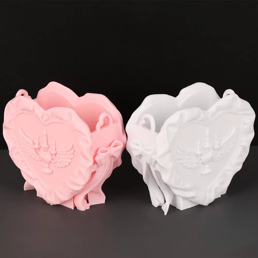 Lolita Stifthalter in Herzflügel- und Kandelaberform aus Resin, Weiß - Bild 3