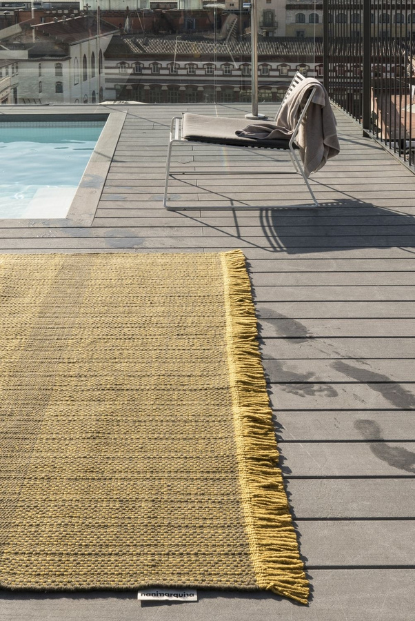Nanimarquina Tres Outdoor Textur Teppich Beige gestreift aus Polyester für Garten Terrasse und Balkon - Bild 2