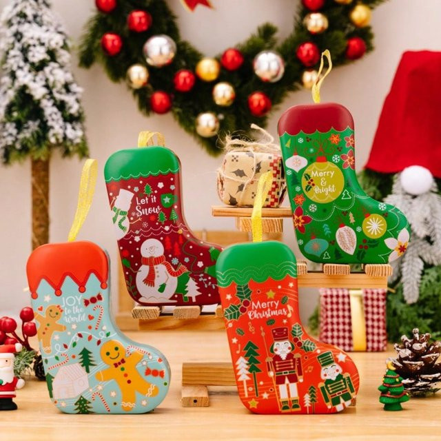 Bunte Weihnachts-Blechdose in Weihnachtsstrumpfform als Süßigkeitenbox für deine Partygeschenke - Bild 1