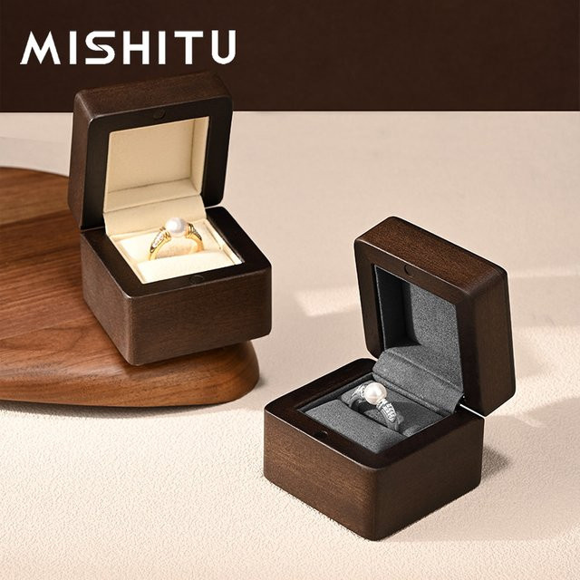 MISHITU Holz-Ringbox im Vintage-Design, quadratischer Ringhalter für Hochzeit und Verlobung, braun oder grau - Bild 1