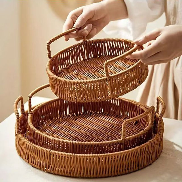 Runder Aufbewahrungskorb aus Rattan in Braun mit Griffen als Organizer für Schreibtisch, Obst oder Snacks - Bild 1
