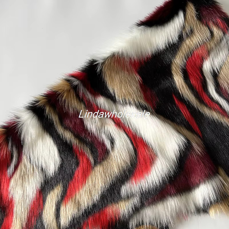 ZHONGYIJIATIMELY Jacquard-Plüschfell in Rot im ethnischen Stil als luxuriöser Fuchspelzimitat-Stoff für Heimtextilien - Bild 3