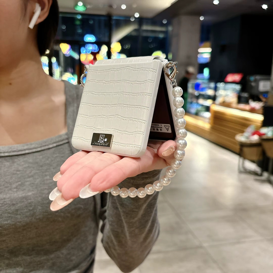 Samsung Galaxy Z Flip 7 FE Handyhülle mit Krokodilmuster und Perlenarmband - Bild 5