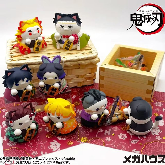 Bandai Demon Slayer Kimetsu no Yaiba Q-Version Sitzende Glückskatze Figur, Einzelfigur - Bild 1