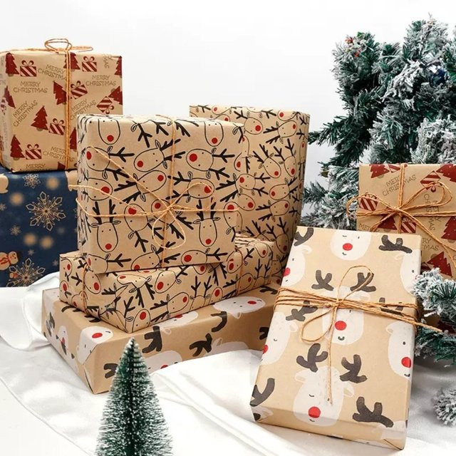 Beiges Weihnachts-Geschenkpapier mit Rentier-Design als große Rolle - Bild 1