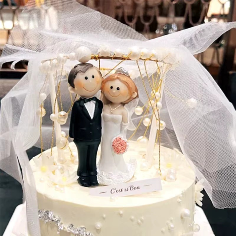 Ataozhekou Hochzeitstortenaufsatz für Braut und Bräutigam in Weiß als rustikale Kuchendekoration für Hochzeit, Verlobung und Valentinstag - Bild 2