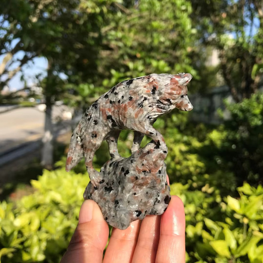 Handgeschnitzter Yooperlite Kristall-Quarz Wolf aus Naturstein, Farbe Grau, Höhe: 7,5 cm, TAIHESJ Deko-Ornament - Bild 3