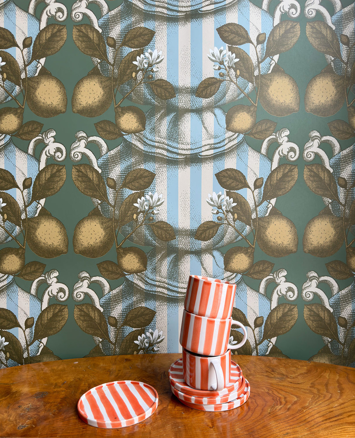 Studio Lisa Bengtsson Tapete Limoncello Stripes in Grün und Blau, abstraktes Streifendesign aus Vlies - Bild 1