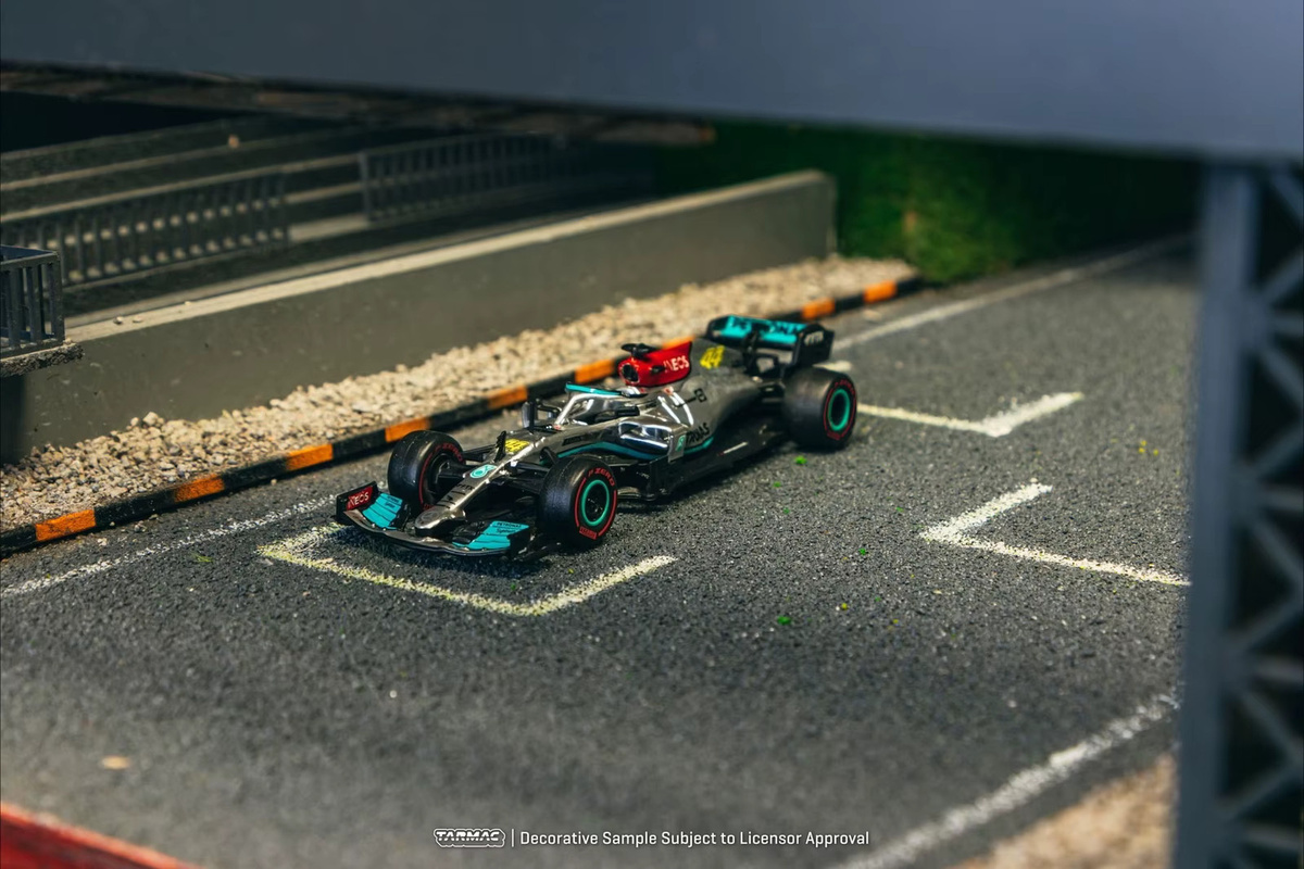 Tarmac Works F1 190E S13 Nürburgring Hiace, Druckguss-Modellauto, 1:64, Schwarz - Bild 1