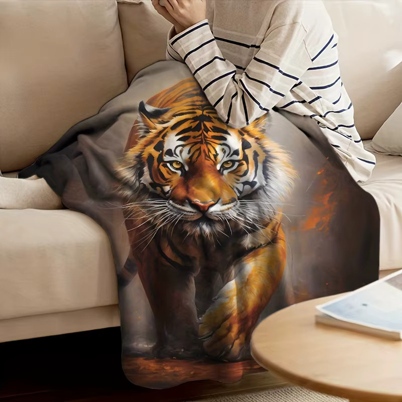 VIKAMA Überwurfdecke aus Flanell mit Dschungelkönig und Tiger-Aufdruck, Mehrfarbig, B/T: 150 x 135 cm - Bild 2