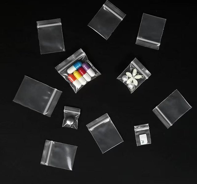 100 transparente selbstversiegelnde Mini-Plastiktüten von TrendVibeCN, extra kleine Einweg-Beutel aus Kunststoff, B/H: 2,6 x 3 cm - Bild 1