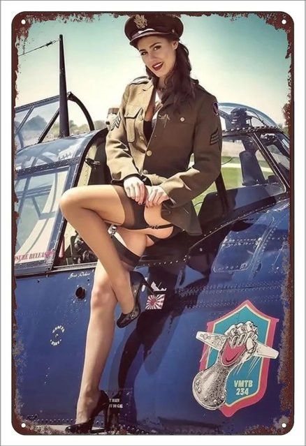 CIFBUY Vintage Militär Pinup Girl Metall Poster mit Kampfflugzeug als Retro Blechschild zur Wanddekoration, B/H: 30 x 20 cm - Bild 1