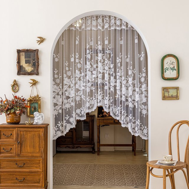 CENTURyMiG Transparenter Kurzvorhang mit floraler Bestickung im Shabby Chic Stil, Weiß, Breite: 100 cm, Höhe: 160 cm - Bild 1