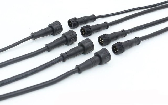 Wasserdichter LED Streifen Stecker IP67 mit 2Pin 3Pin 4Pin Buchse und 20cm Kabel in Schwarz - Bild 1