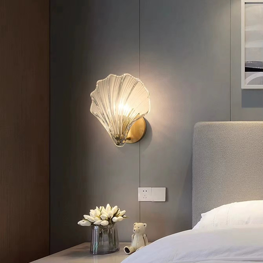 AiPaiTe Glas Shell Wandlampe in Transparent mit Gold/Messing, moderne E14 Nachtlampe für Schlafzimmer, Wohnzimmer und Korridor - Bild 3