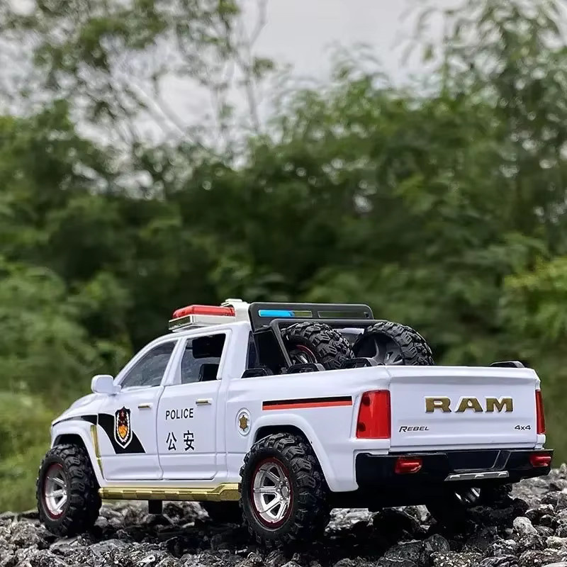 Maisto Ram TRX Pickup, Simulationsmodell, 1:32, Metall, mit Licht und Sound - Bild 2