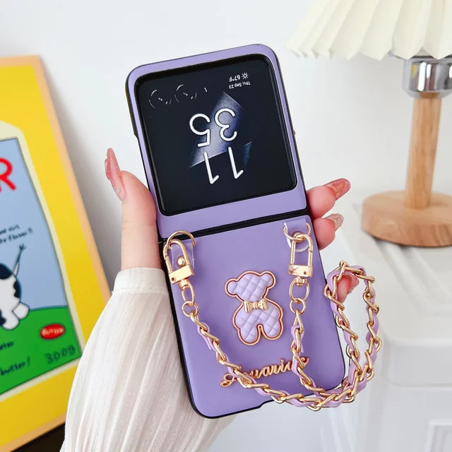 Stoßfeste Handyhülle mit Lammfell-Design und Bären-Motiv für Motorola Razr 60 Pro, 50 und 40 Ultra in Rot - Bild 1