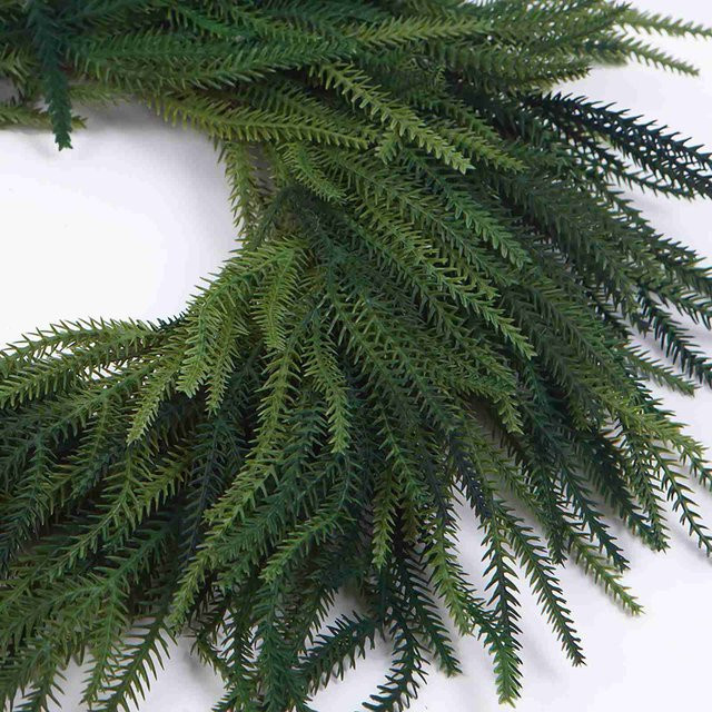 Tooarts Künstlicher Kiefernhängekranz in Schwarz und Grün für deine Weihnachtsdekoration - Bild 1
