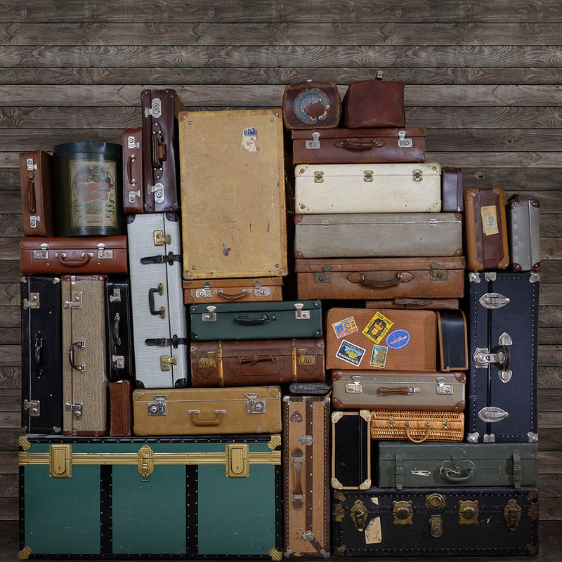 Rebel Walls Wandtattoo Stacked Suitcases Heap in Braun und Multicolour im Vintage-Stil - Bild 2
