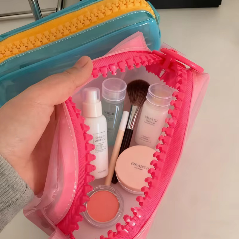 Transparenter Reißverschluss-Kleiderbeutel aus PVC in Bonbonfarben als tragbarer Organizer für Kosmetik und Schulbedarf - Bild 2