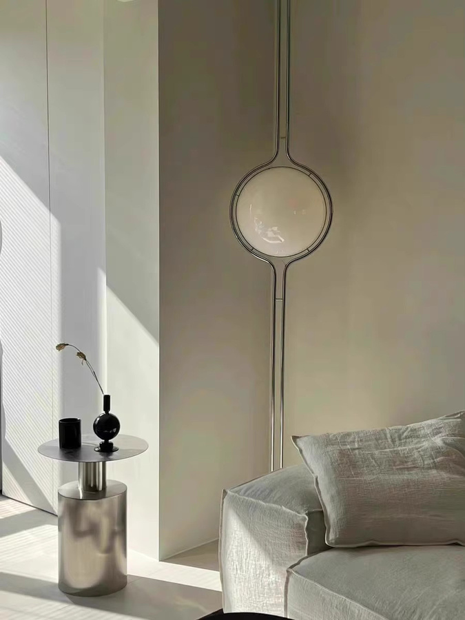 TAONUANSHU Moderne Minimalistische Stehlampe mit weißer Acryl-Kugel und Chrom-Metallgestell - Bild 3