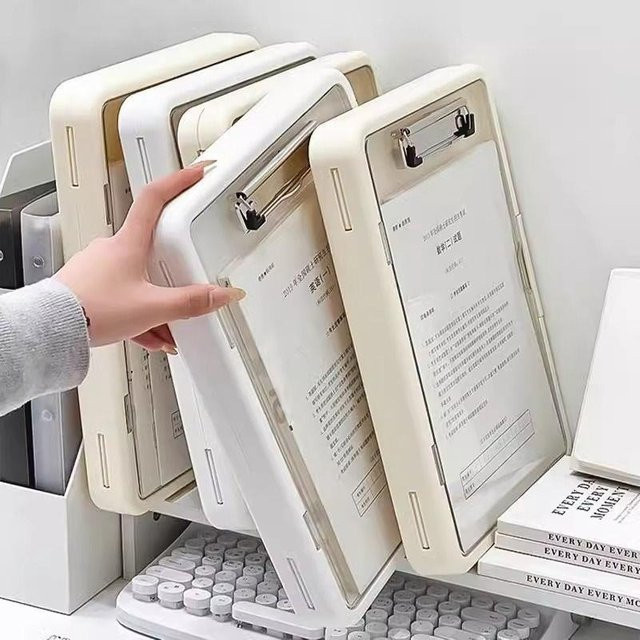 Multifunktionaler A4-Ordner aus Kunststoff als transparenter Dokumenten-Organizer und Clamp-Folder in Weiß - Bild 1