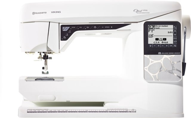 Husqvarna Viking Computernähmaschine Opal 690Q in Weiß - Bild 1