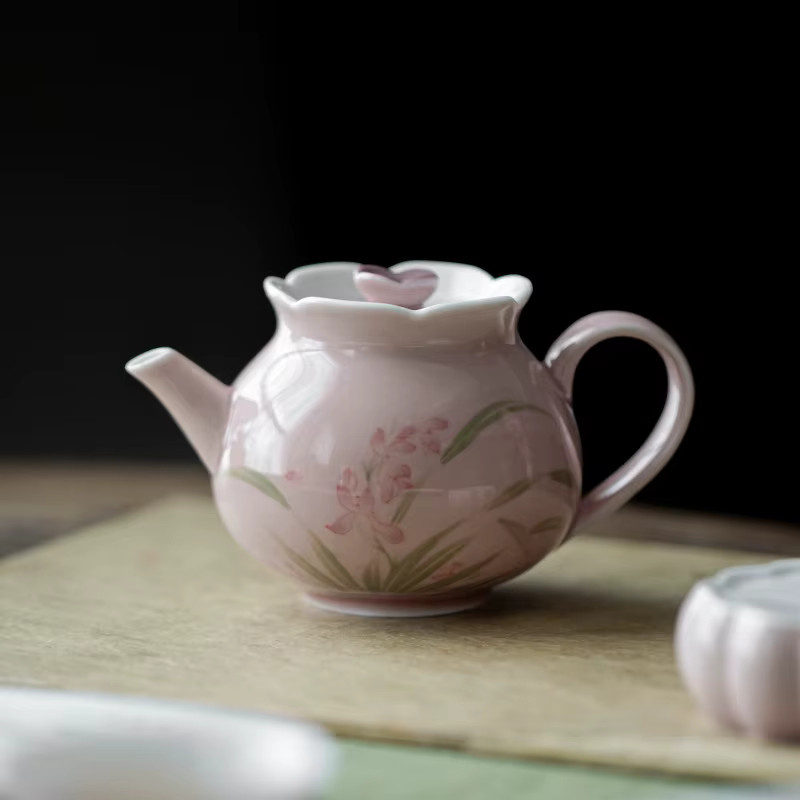 Handgefertigte Keramik-Teekanne mit Orchideen-Design in Pink inklusive Infuser - Bild 2