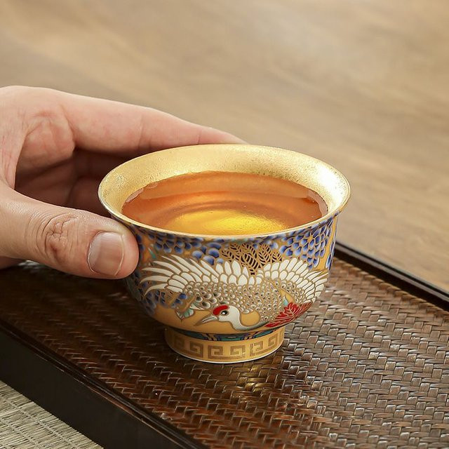 Suet Jade vergoldete Master Cup Ruihe Chengxiang Arhat Teetasse aus Porzellan in Gold - Bild 1