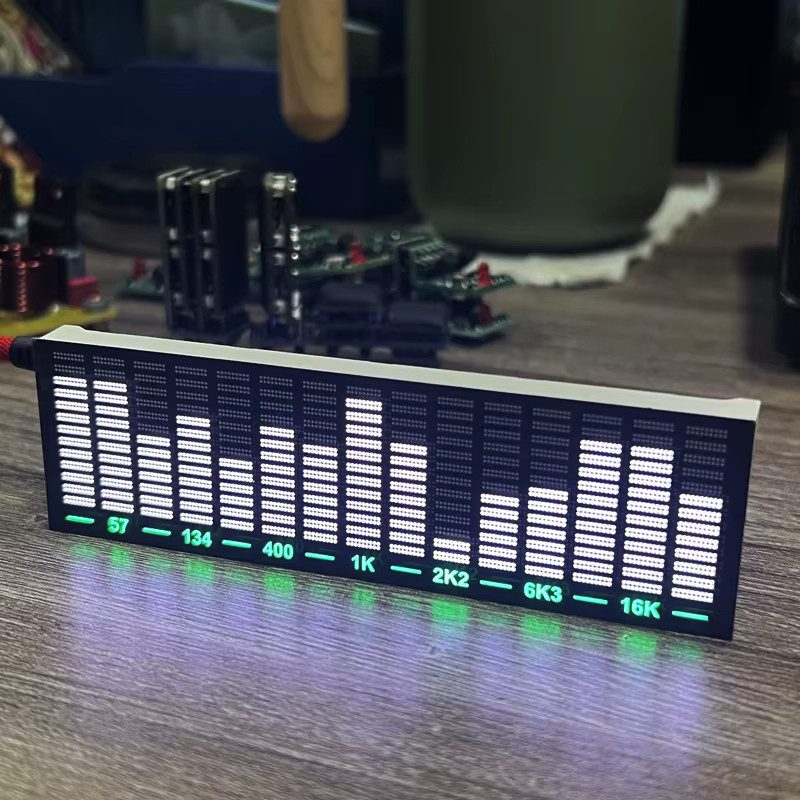 LOTHYE Fluoreszierende Auto-Atmosphärenlampe mit Zweikanal-Musik-Spektrum, Sprachsteuerung und elektronischer Uhranzeige in Grün - Bild 2
