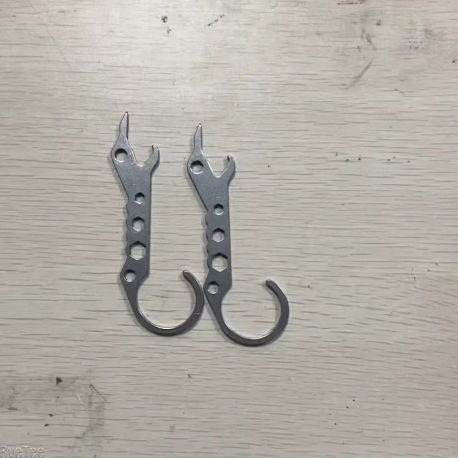 RveTee Mini-Hebelwerkzeug im Eidechsen-Stil aus Edelstahl in Silber - Bild 2