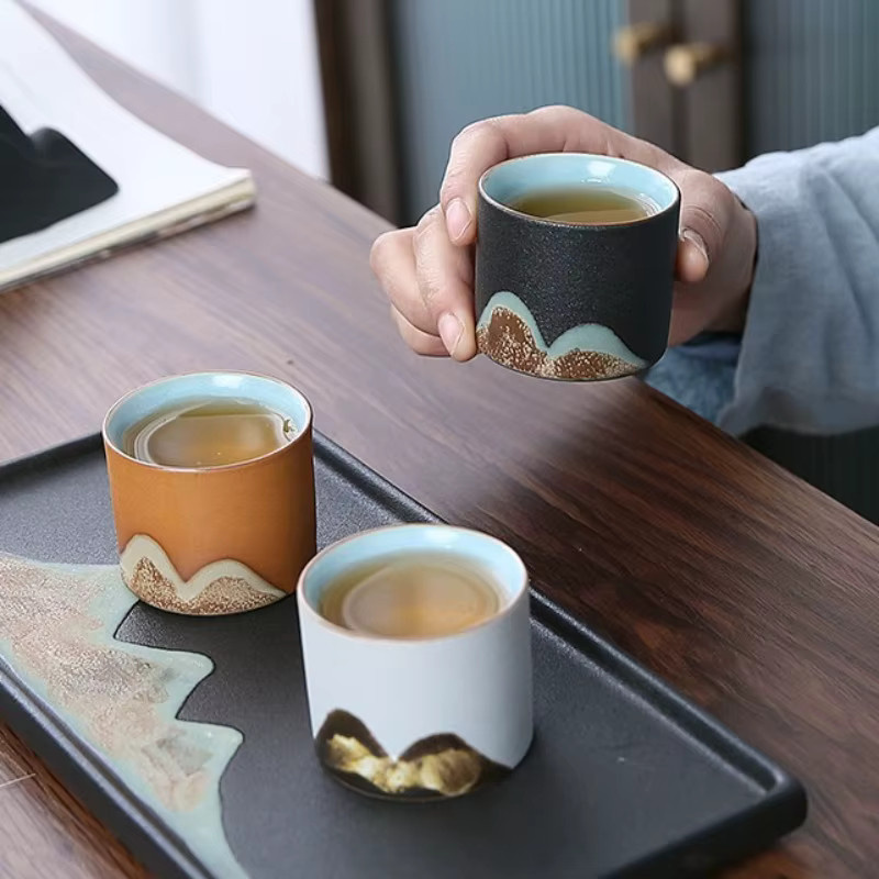 Handgezeichnete Teetasse in Bergform aus Keramik und Porzellan, Mehrfarbig, 50 ml - Bild 2
