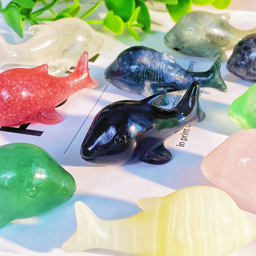 Blauer Delfin aus Naturkristall als Edelsteinschmuck und Heilkristall-Dekoration - Bild 2