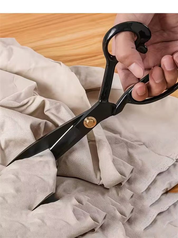 Professionelle Schneiderschere aus Carbonstahl in Schwarz, 10 Zoll (25,4 cm), ultrascharfes Schneidewerkzeug für Kleidung und DIY-Handarbeit - Bild 6