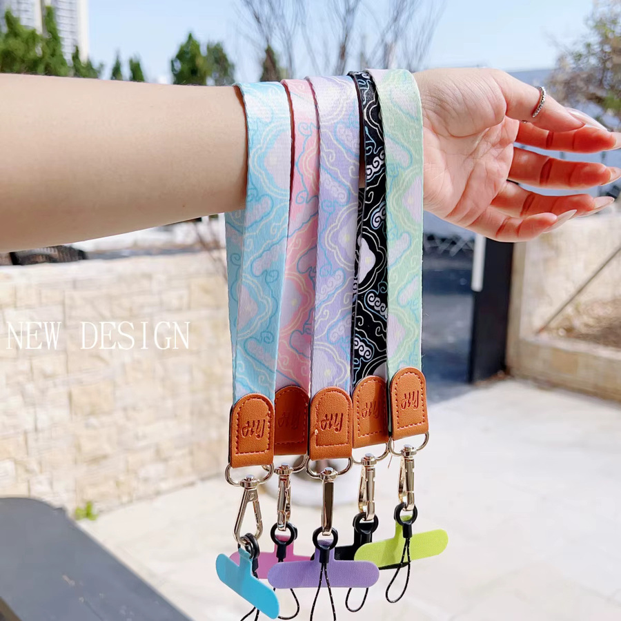 Personalisierte Trend Handy Lanyard mit breitem Seil und Charme als Anti-Verlust Handgelenk Strap für dein Smartphone in Blau und Multicolour - Bild 2