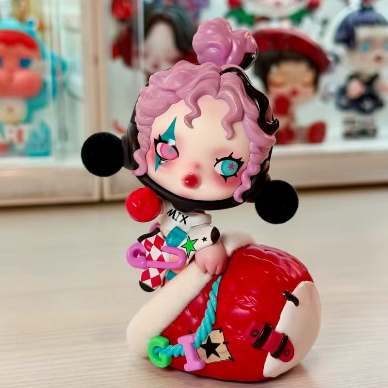 POP MART SKULLPANDA Weihnachtsstrumpf-Überraschungsfigur und Halloween-Besucher, Desktop-Deko, 2-teiliges Set - Bild 1