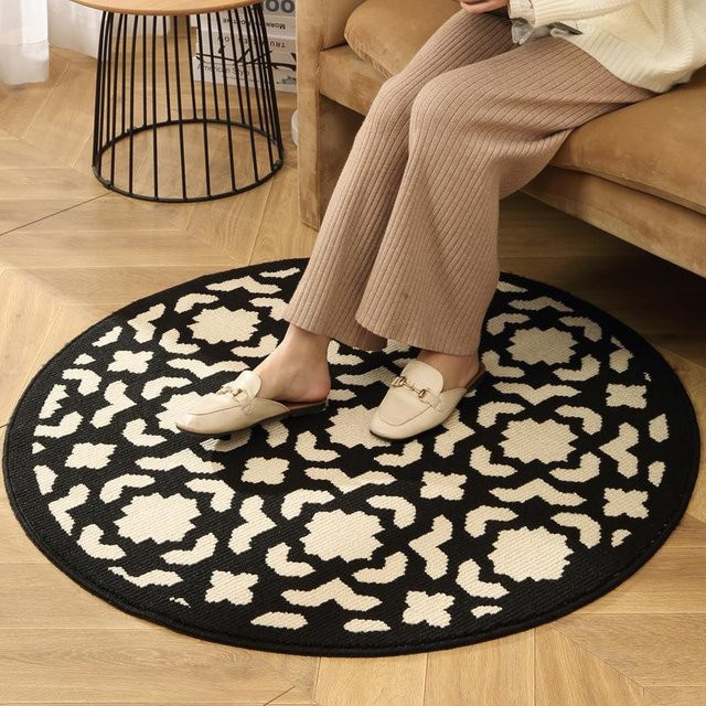Runder Teppich in Schwarz mit geometrischem Design, rutschfest und pflegeleicht, Durchmesser: 100 cm - Bild 1