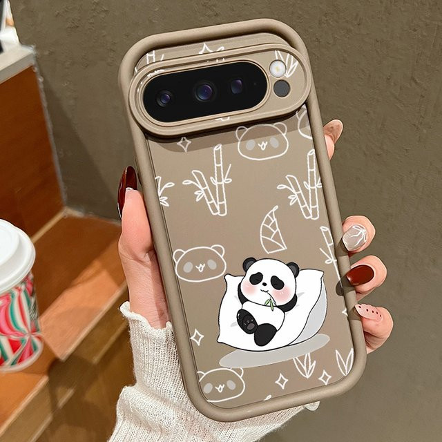 Stoßfeste Cartoon Panda Silikon Schutzhülle für Google Pixel 8A, 8 Pro, 9 Pro XL und 9 in Braun - Bild 1