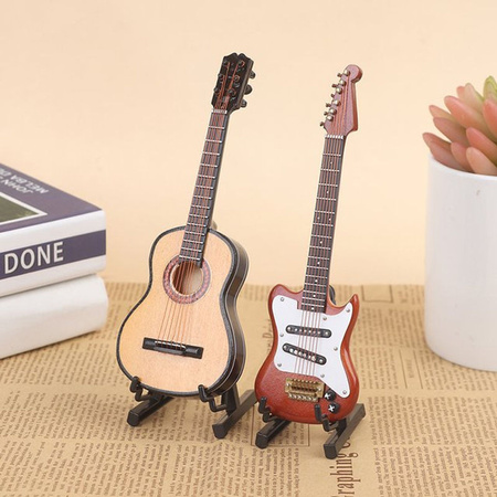 DIAPER&CORED Miniatur Gitarre aus Holz in Braun als Puppenhaus Zubehör und Deko-Ornament