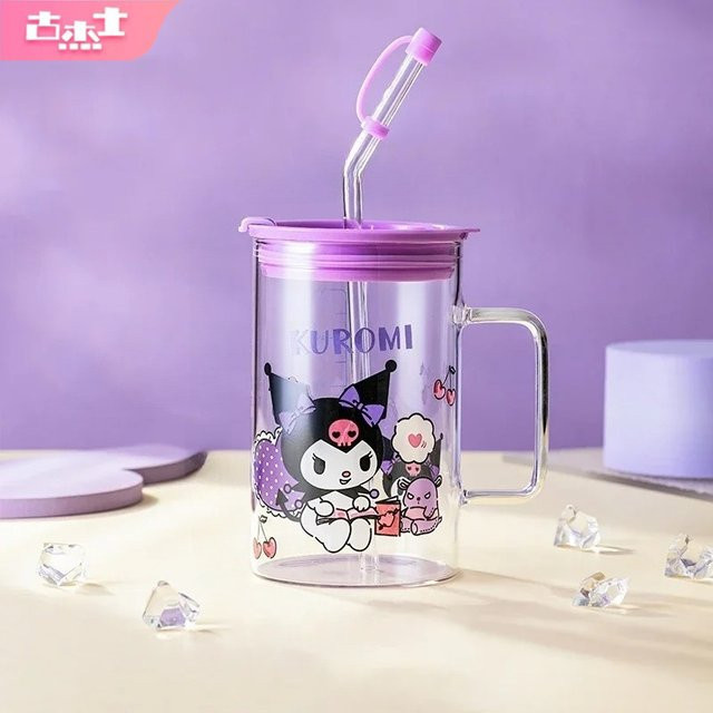 Sanrio Trinkglas mit Strohhalm und Griff, Cartoon Hello Kitty und Kuromi Design, transparent, 600 ml - Bild 1