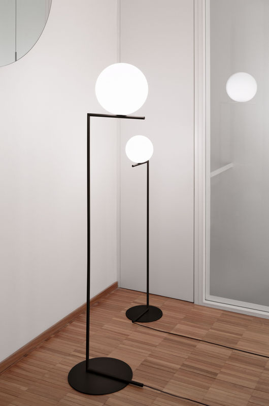 Flos IC F Stehleuchte in Schwarz mit Opalglas und Messing-Details, dimmbar - Bild 4