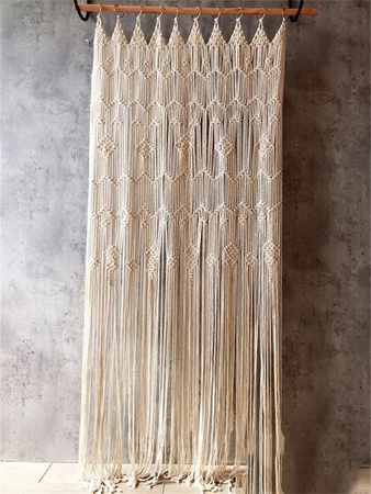 Handgewebter Bohemia Makramee Wandbehang aus Baumwolle in Grau und Beige mit geometrischem Design