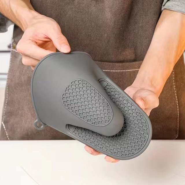Venlohome Silikon Küchenhandschuhe mit Wabenstruktur und Handclip, 2er-Set, Schwarz und Grau - Bild 1