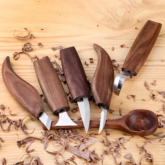 Holzschnitzwerk Set aus Walnuss mit Schnitzmessern und Meißeln für DIY Handwerksarbeiten in Braun - Bild 1