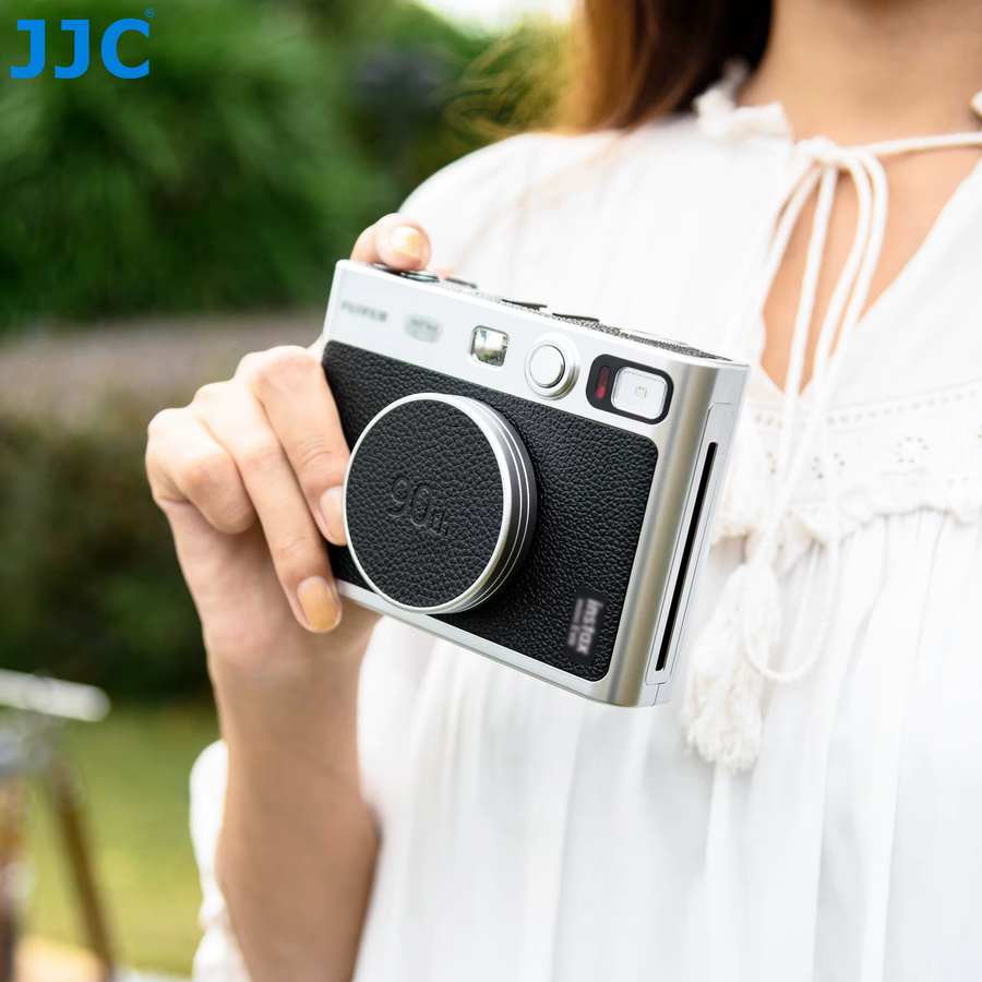 JJC Retro Leder Objektivdeckel für Fujifilm Instax Mini EVO in Schwarz und Silber - Bild 3
