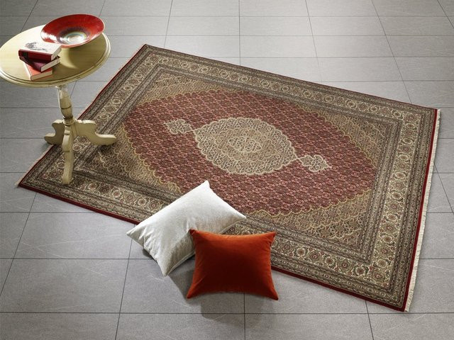 Handgeknüpfter Orientteppich CAVARI MAHI aus Wolle und Seide in Rot und Multicolour - Bild 1