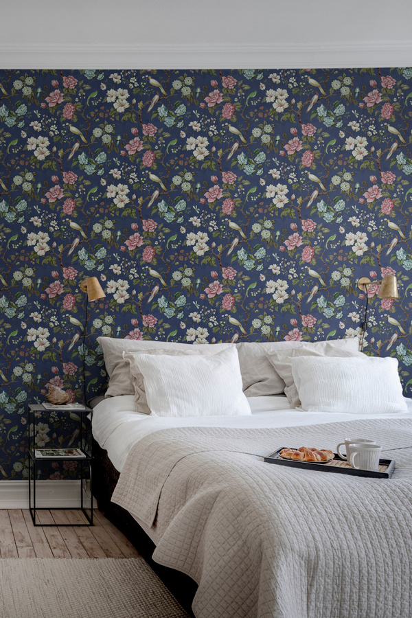 Rebel Walls Tapete Petit Flora Botanical Vintage in Blau, Grün und Pink als Vlies-Rolle - Bild 1