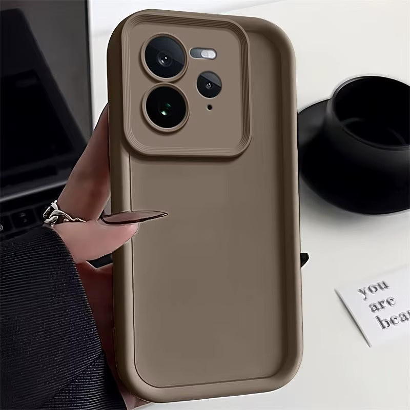 Stoßfeste Matte Schutzhülle für Realme GT7 Pro in Rot und Braun mit Hautgefühl - Bild 1